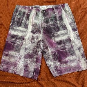 Calvin Klein Men’s Purple & White Flat Front Shorts Size: 34 Retails $70 NWOT